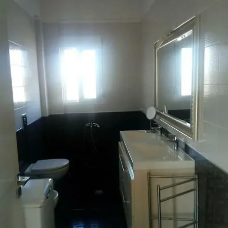 Near With Private Bathroom *